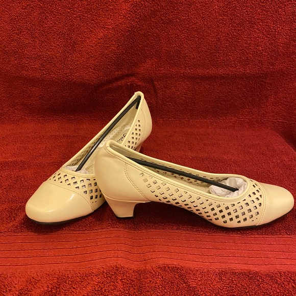 Lydia Pump - Picture 6 of 9